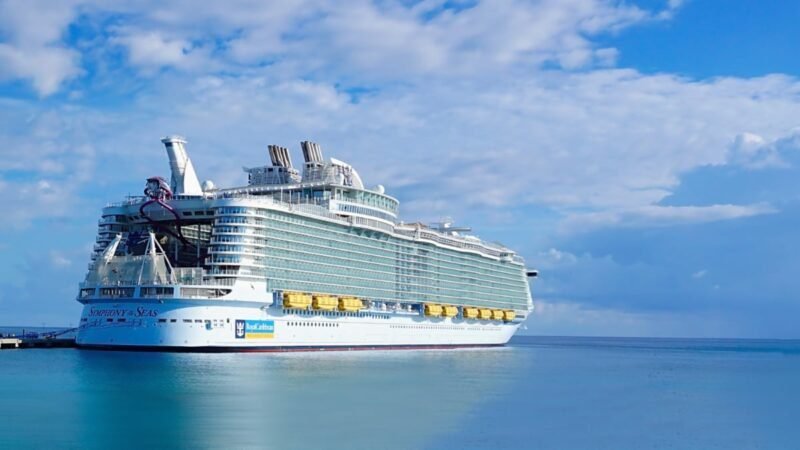 CrewMirror.comRoyal Caribbean Ship Drops Port from Holiday Cruise Itinerary