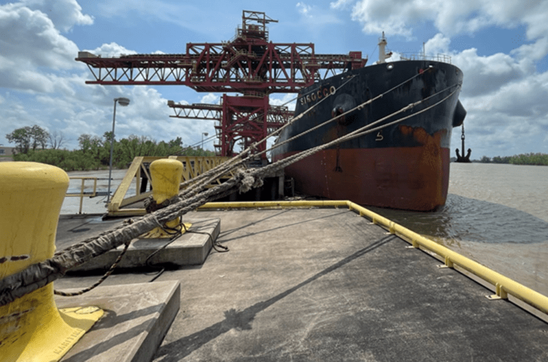Strong Current Pulled Bulk Carrier From Its Moorings