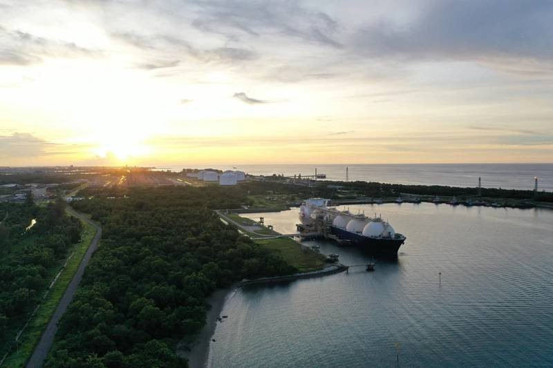 LNG Shipping Rates Tumble As New Vessels Enter Market