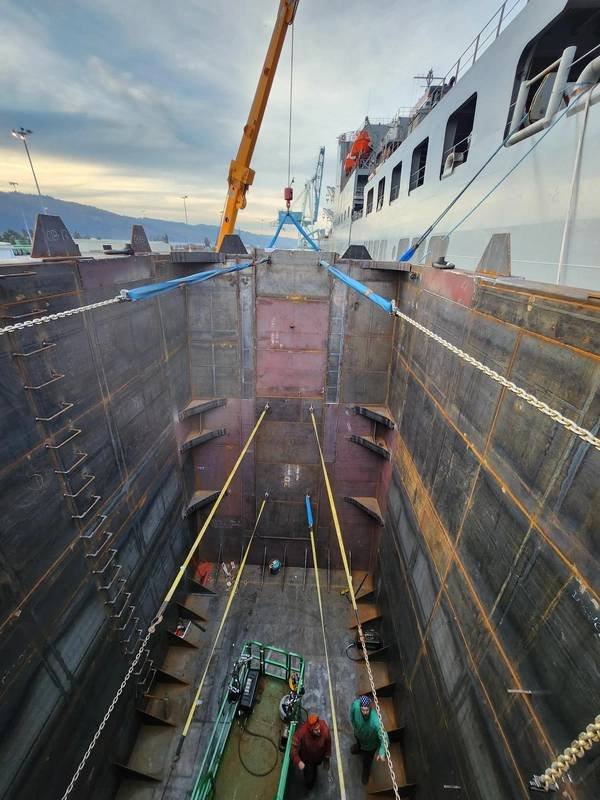 Drydock Avoided With In-Water Dry Environment Repairs