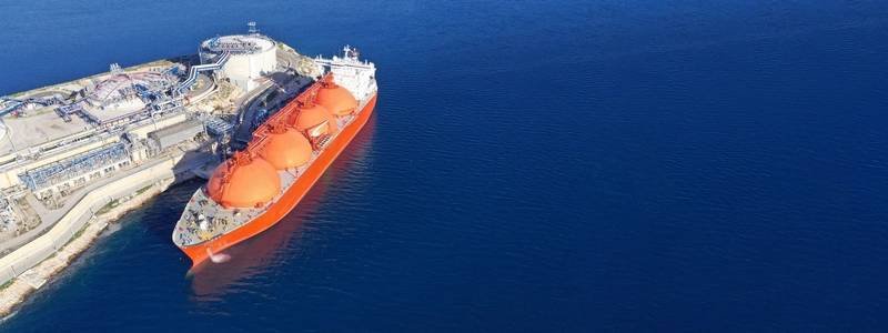 Russian LNG Pair Halts Exports As Sanctions Kick In