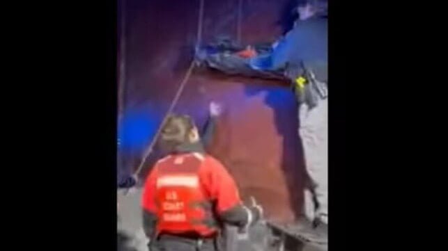 coast-guard-and-local-police-rescue-seafarer-with-spinal-injuries