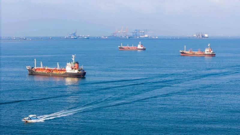 Ships Begin Sailing Through Hormuz According To UN