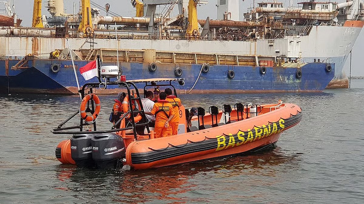 Captain missing after tour boat sinks off Central Sulawesi, Indonesia