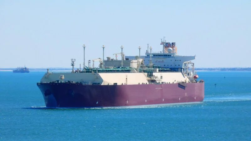 Liquified natural gas tanker crossing suez channel