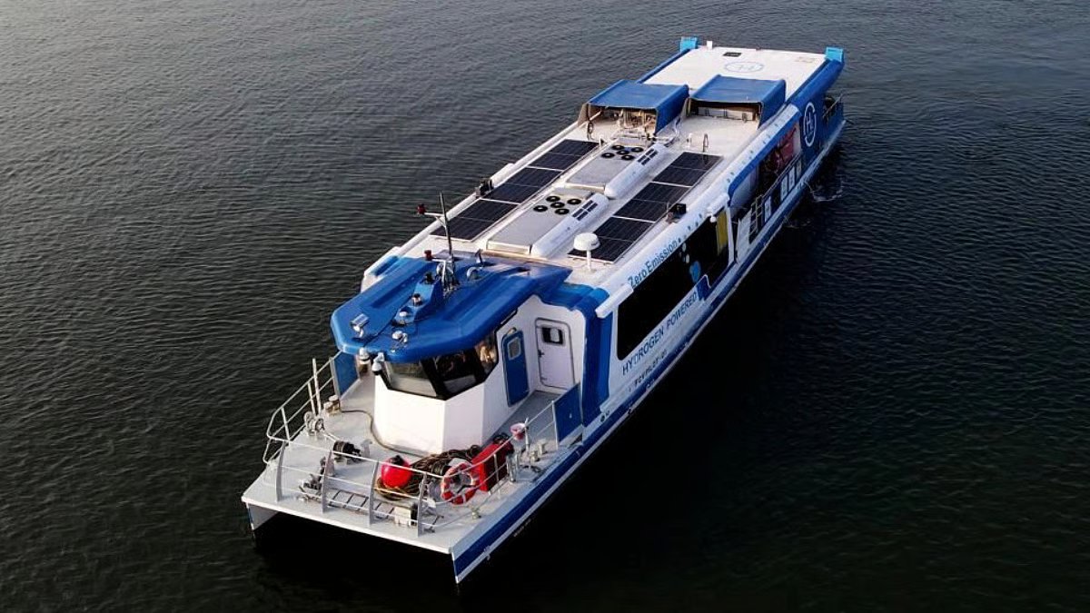 FCV Pilot-01 – Hydrogen fuel cell ferry for operation on Ganges River