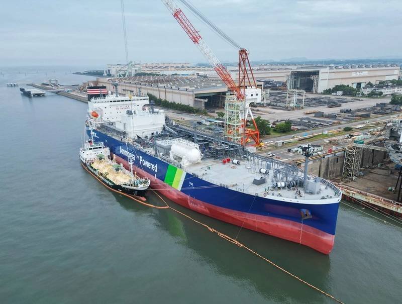 World First: Ship-To-Ship Ammonia Bunkering